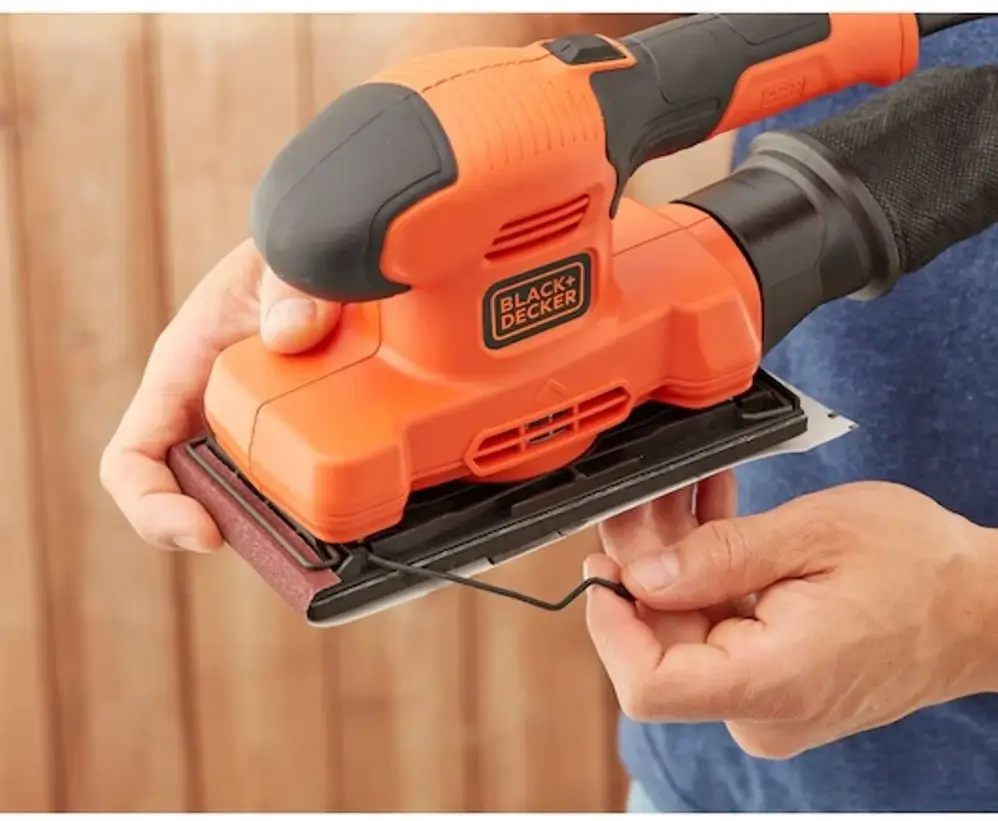 מלטשת חשמלית מלבנית BEW220-QS מבית Black & Decker