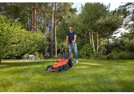 מכסחת דשא חשמלית עם ידית ארגונומית BEMW471BH-QS מבית Black & Decker
