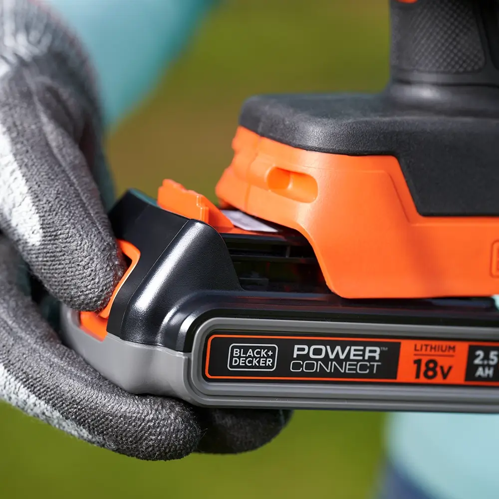 מזמרת גיזום נטענת BCPP18D1-QW מבית Black & Decker