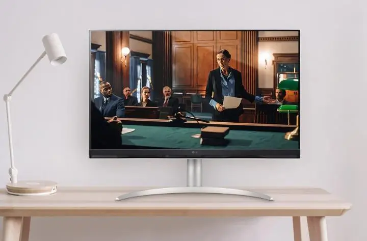 מסך 4K UHD בגודל 32 אינץ‘