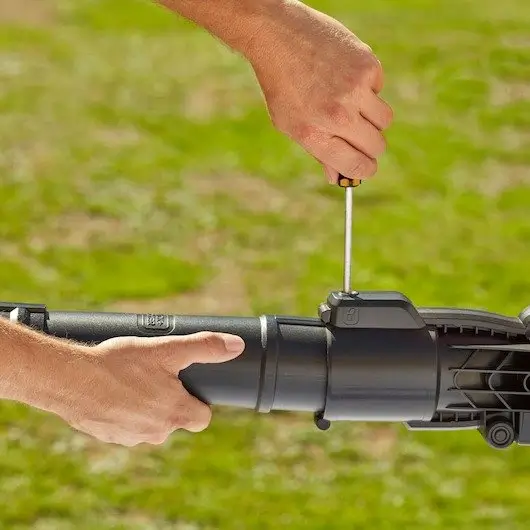 מפוח, מגרסה ושואב עלים חשמלי BEBLV300 מבית Black & Decker