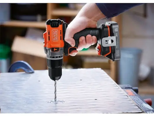 מקדחת פטיש אלחוטית BCD383D1XC-QW מבית Black & Decker