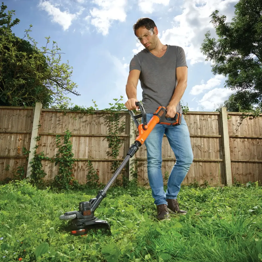 חרמש אלחוטי נטען מדגם STC1820PC-QW מבית Black & Deker