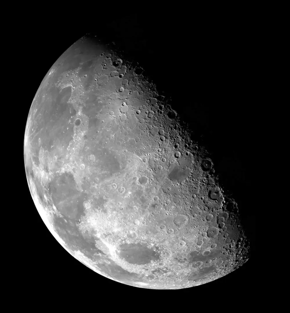 Zoom To The Moon And Back!