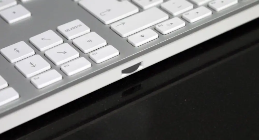 גלילת ווליום Matias Wired Aluminum Keyboard