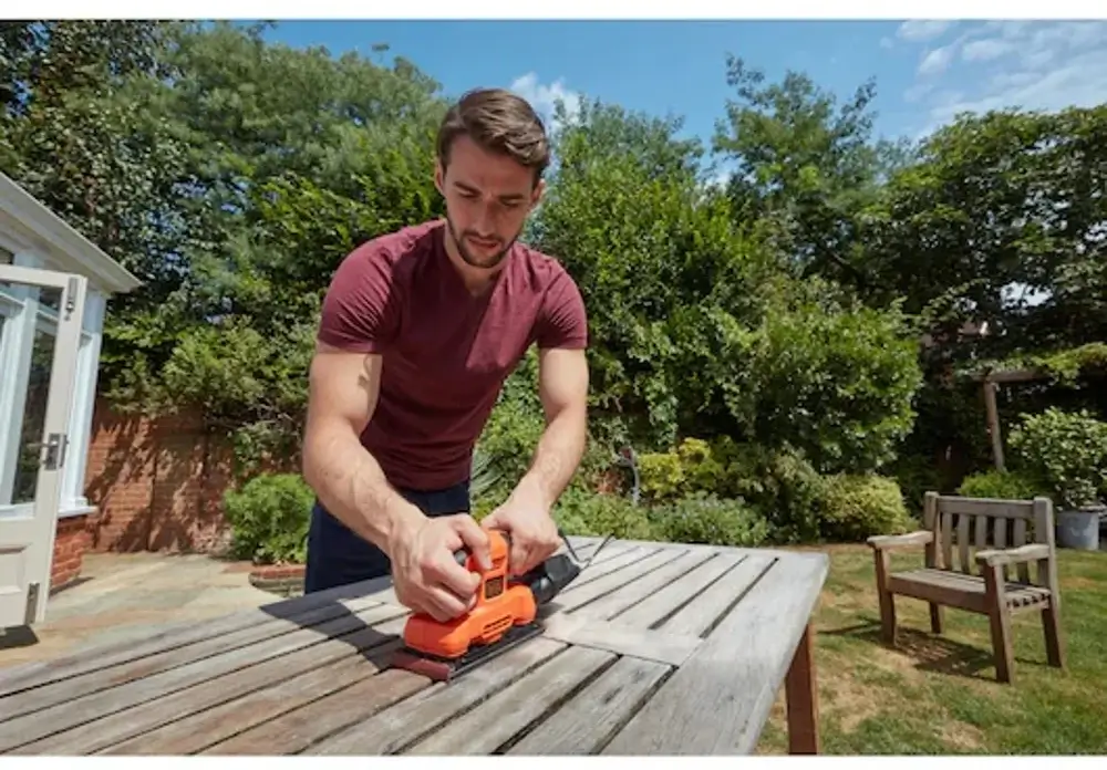 מלטשת חשמלית מלבנית BEW220-QS מבית Black & Decker