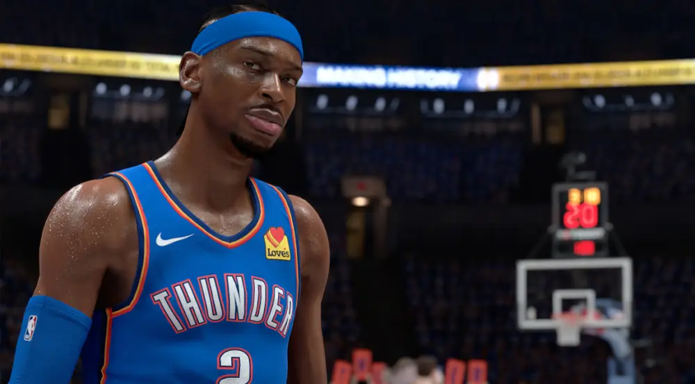 NBA 2K26  אחד השחקנים במגרש ומאחוריו כדורסל עם לוח התוצאות