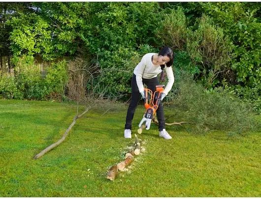 מסור גיזום נטען GKC1000L-QW מבית Black & Decker