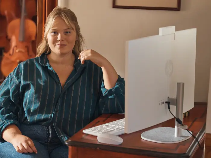 HP All-in-One 27-cr0207nj PC