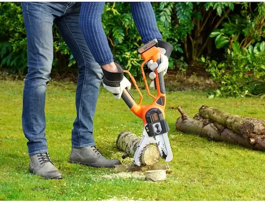 מסור גיזום נטען GKC1000L-QW מבית Black & Decker