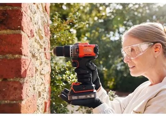 מקדחת פטיש אלחוטית BCD383D1XC-QW מבית Black & Decker