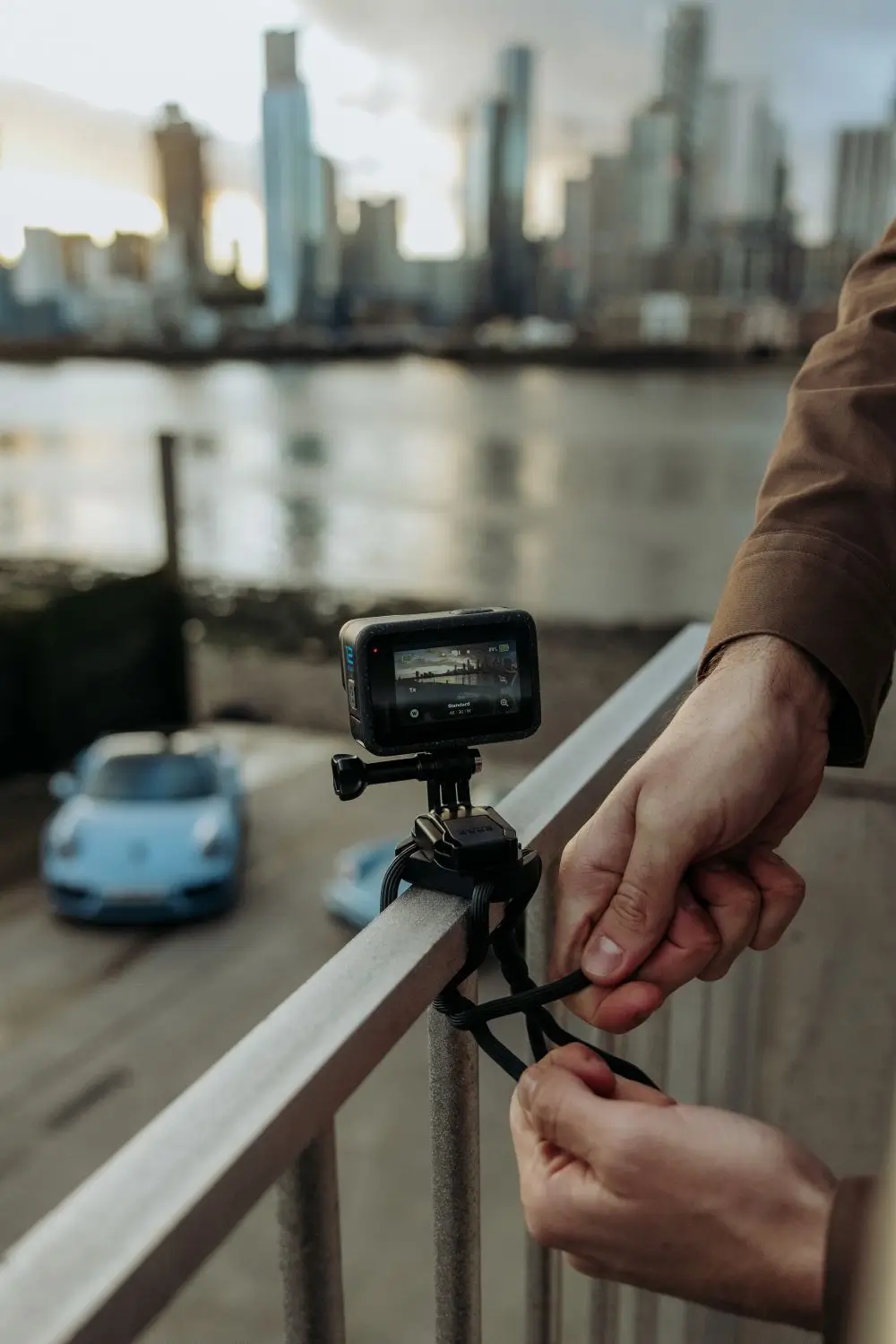 תושבת אחיזה גמישה (featuring Gear Ties) Flexible Grip Mount מבית GoPro