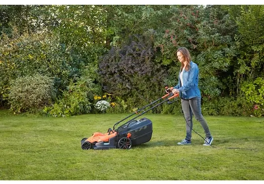 מכסחת דשא חשמלית עם ידית ארגונומית BEMW471BH-QS מבית Black & Decker