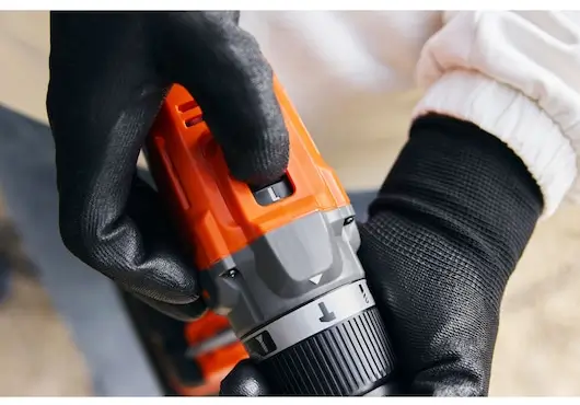 מקדחת פטיש אלחוטית BCD383D1XC-QW מבית Black & Decker