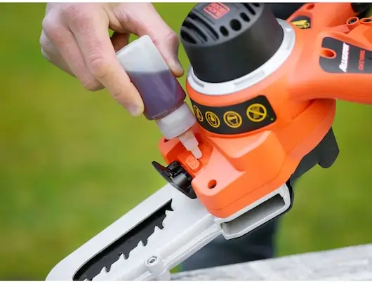 מסור גיזום נטען GKC1000L-QW מבית Black & Decker