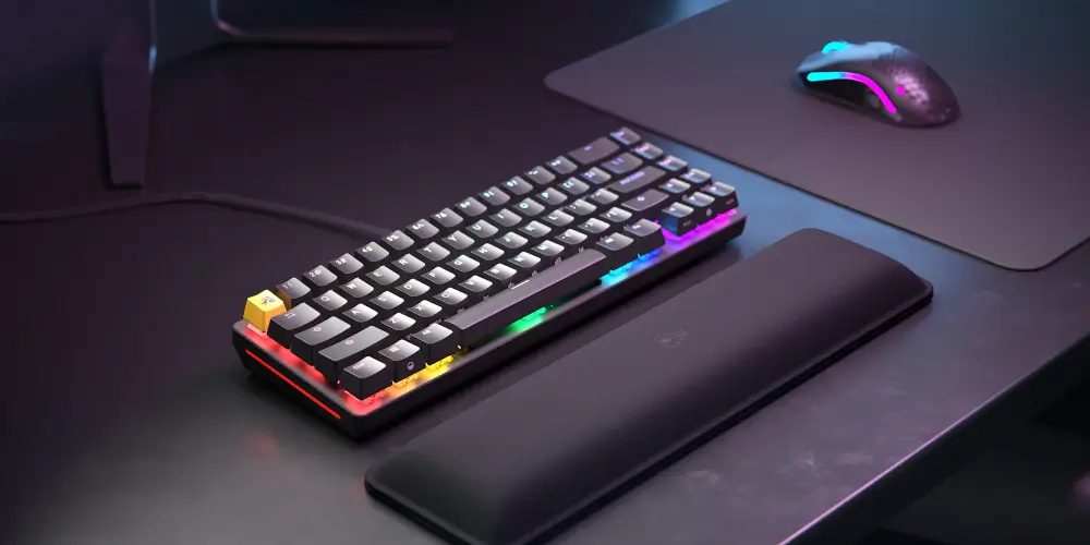 מקלדת גיימינג מכאנית GMMK 2 65 RGB ISO מבית Glorious.